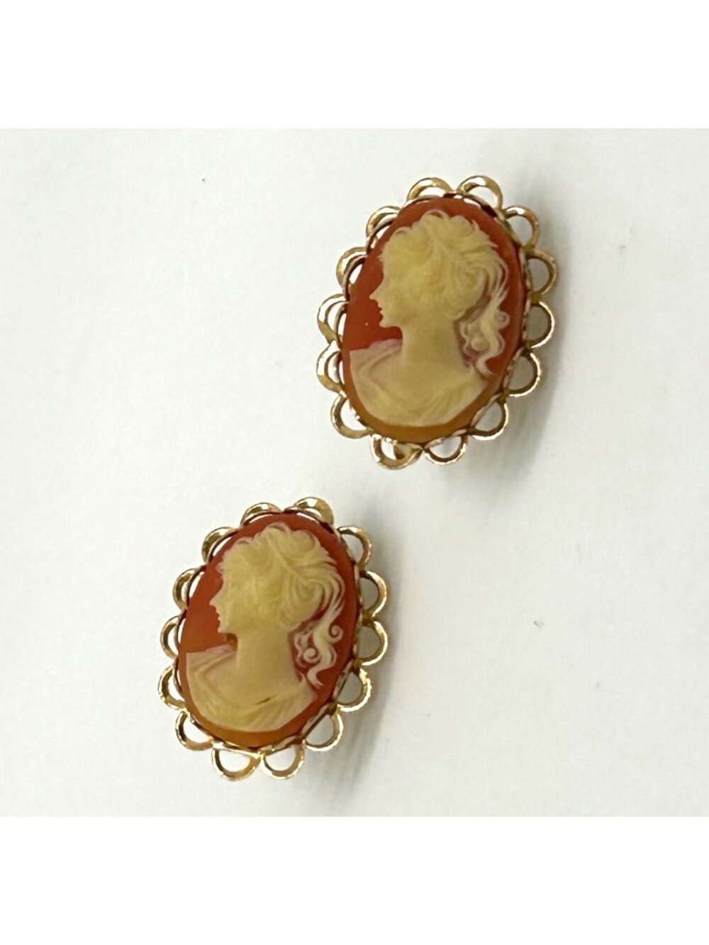 Cameo Earrings Clip-on Resin Gold-tone Scallop Border Elegant Vintage